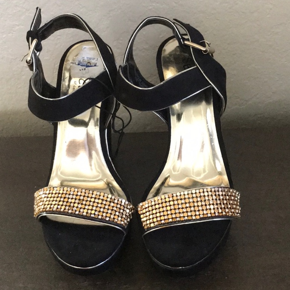 Trendy dress wedge